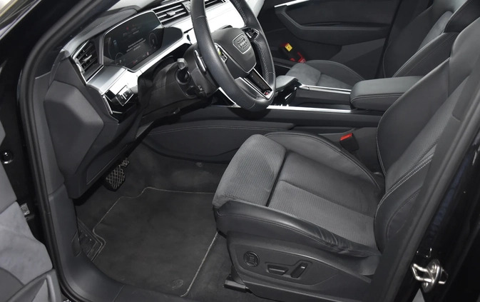 Audi e-tron cena 249900 przebieg: 45000, rok produkcji 2022 z Ćmielów małe 37
